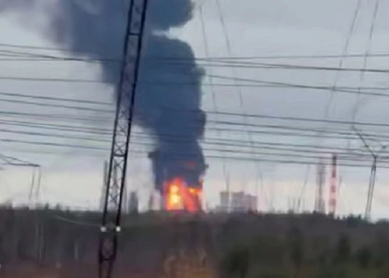 Понад 2300 км від України: у РФ палає завод Газпрому