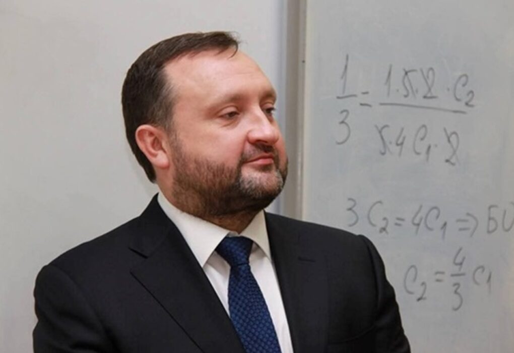 Родина експрем’єра України володіє активами на понад 6 млр рублів - ЗМІ