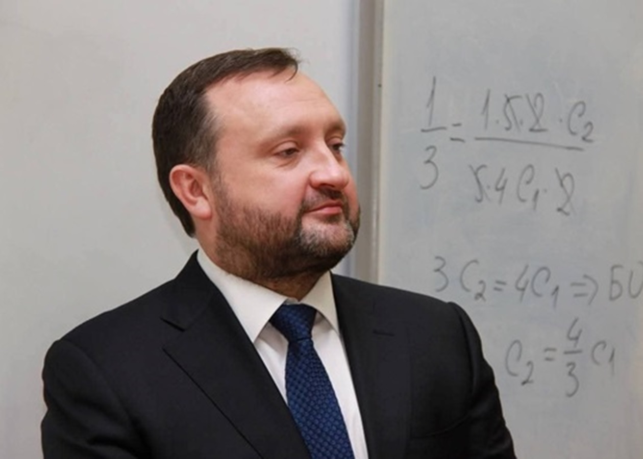Родина експрем’єра України володіє активами на понад 6 млр рублів - ЗМІ