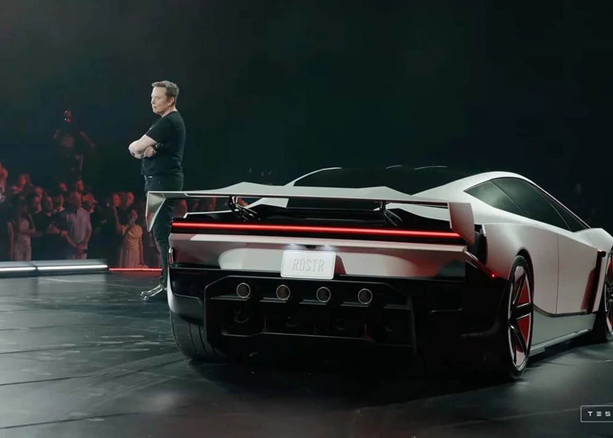 Tesla показала презентацію літаючого Roadster Rocket